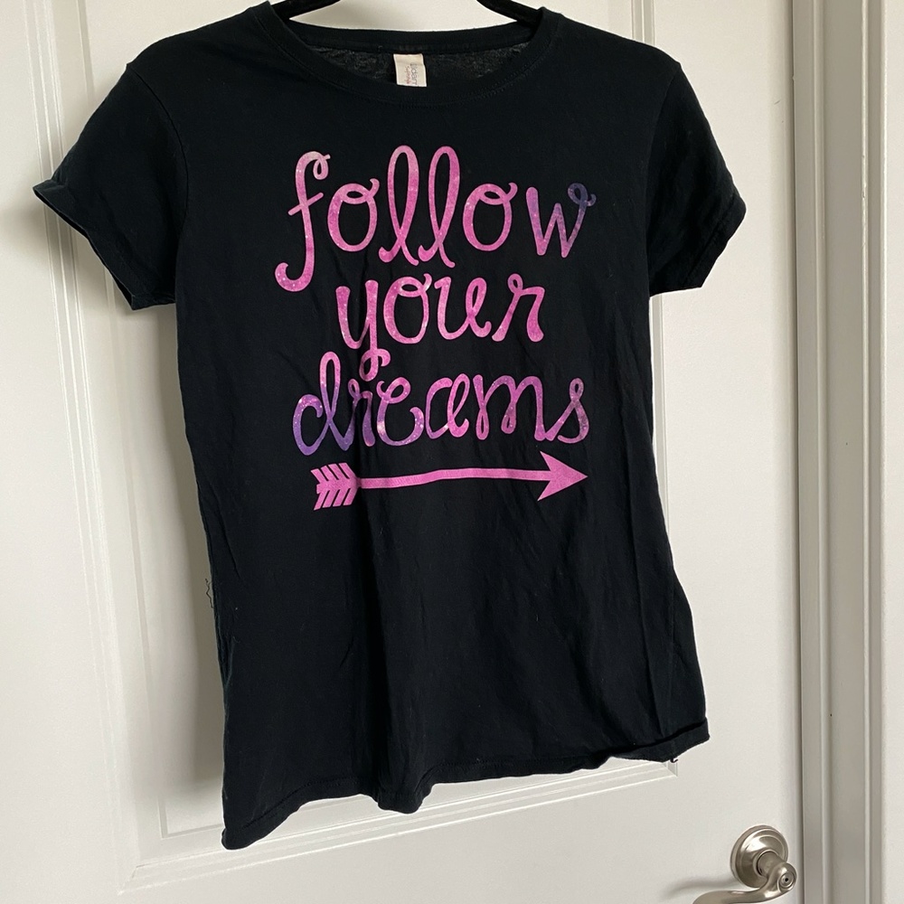 Graphic Tee Follow Your Dreams Arrow Short Sleeve